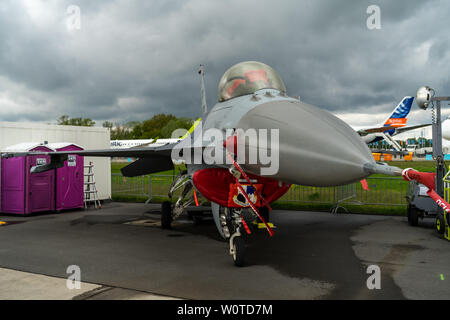 BERLIN - Le 26 avril 2018 : de combat polyvalent, la supériorité aérienne fighter General Dynamics F-16 Fighting Falcon. US Air Force. Exposition salon ILA à 2018. Banque D'Images