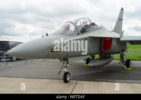 BERLIN - Le 26 avril 2018 : le pavillon de l'espace. Advanced jet trainer Alenia Aermacchi M-346 Master. Armée de l'air italienne. ILA Berlin Air Show Exhibition 2018 Banque D'Images