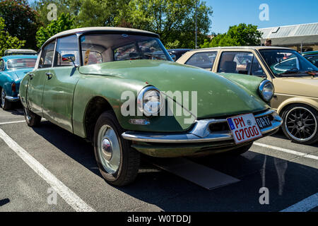 BERLIN - Mai 06, 2018 : voiture de luxe de taille intermédiaire Citroen DS, 1962. Oldtimertage Berlin-brandebourg (31ème jour). Oldtimer Berlin-brandebourg Banque D'Images