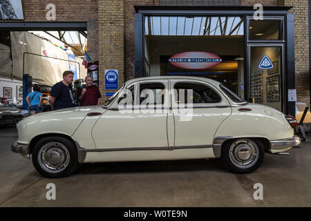 BERLIN - Mai 06, 2018 : voiture de taille moyenne Dyna Panhard Z1 Luxe, 1955. Oldtimertage Berlin-brandebourg (31ème jour). Oldtimer Berlin-brandebourg Banque D'Images