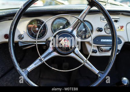 BERLIN - Mai 06, 2018 : l'intérieur de voiture de sport Porsche 356B. Point sur le premier plan. Oldtimertage Berlin-brandebourg (31ème jour). Oldtimer Berlin-brandebourg Banque D'Images