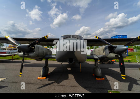 BERLIN - 27 avril 2018 : avion utilitaire léger STOL Dornier Do28D-2 sur l'aérodrome. Exposition salon ILA à 2018. Banque D'Images