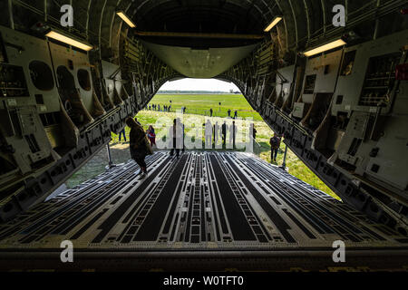 BERLIN, ALLEMAGNE - 27 avril 2018 : la soute de l'avion de transport tactique et stratégique Boeing C-17 Globemaster III. Exposition salon ILA à 2018. Banque D'Images