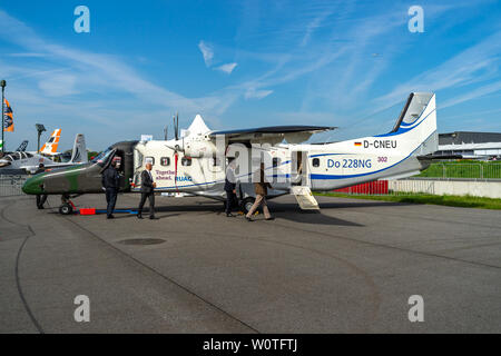 BERLIN - 27 avril 2018 : un avion à turbopropulseurs utilitaire ADAC, Dornier 228 NG (Nouvelle Génération). RUAG Aerospace Services GmbH. ILA Berlin Air Show Exhibition 2018 Banque D'Images