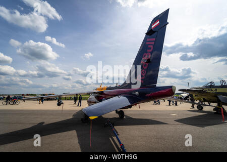 BERLIN - 27 avril 2018 : attaque de lumière et d'avions d'entraînement avancé Dassault/Dornier Alpha Jet. Vue arrière. L'équipe Flying Bulls. Exposition salon ILA à 2018. Banque D'Images