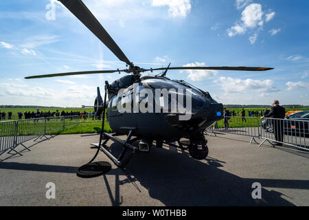 BERLIN - 27 avril 2018 : Airbus Helicopters hélicoptère utilitaire H145M. L'armée allemande. Exposition salon ILA à 2018. Banque D'Images