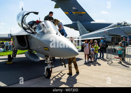 BERLIN - 28 avril 2018 : Advanced jet trainer Alenia Aermacchi M-346 Master. Armée de l'air italienne. ILA Berlin Air Show Exhibition 2018 Banque D'Images