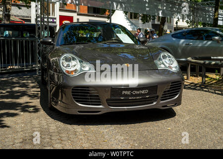 BERLIN - June 09, 2018 : voiture de sport Porsche 996 (911) Carrera 4S Cabriolet, 2004. Les Classic Days Berlin 2018. Banque D'Images