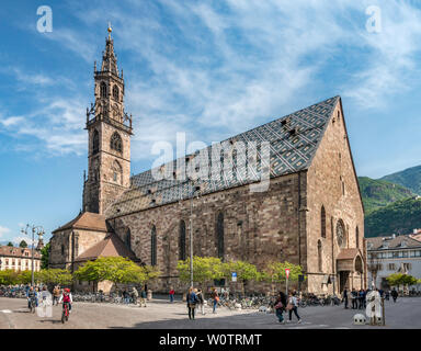 Cathédrale, de style romano-gothique dans la région de Bolzano, Trentin-Haut-Adige, Italie Banque D'Images