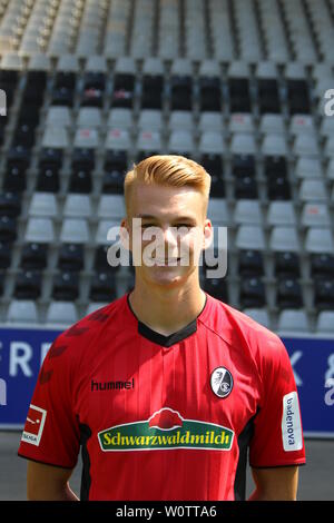 Philipp Lienhart (Fribourg) - SC Freiburg Mannschaftsfoto 2018-2019 Banque D'Images