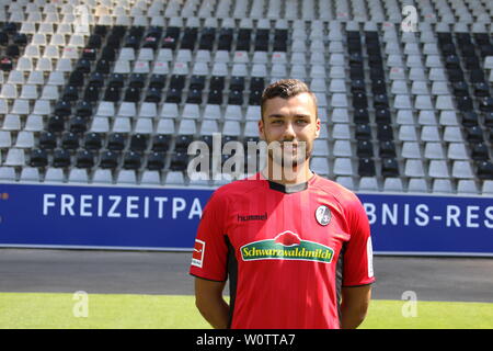 Manuel Sabine Müller (Fribourg) - SC Freiburg Mannschaftsfoto 2018-2019 Banque D'Images