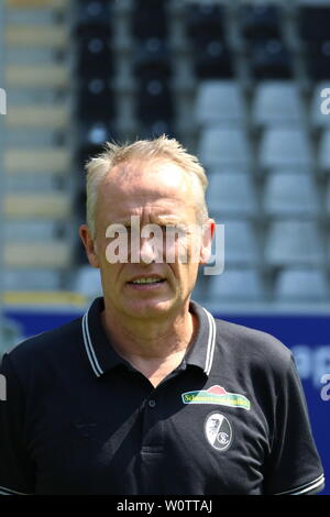 Formateur Christian Streich (Fribourg) - SC Freiburg Mannschaftsfoto 2018-2019 Banque D'Images