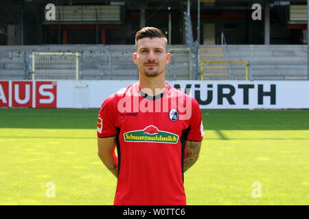 Jerome Gondorf (Fribourg) - SC Freiburg Mannschaftsfoto 2018-2019 Banque D'Images