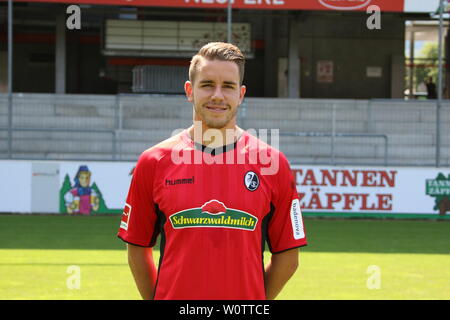 Christian Guenter (Fribourg) - SC Freiburg Mannschaftsfoto 2018-2019 Banque D'Images