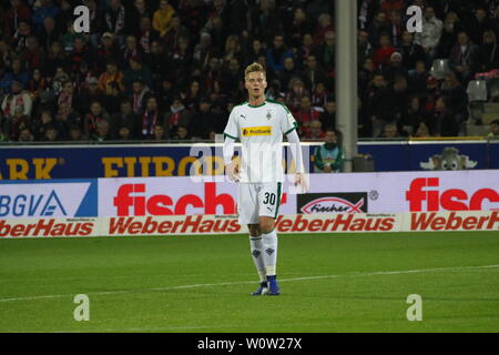 Nico (Elvedi Gladbach), 1. BL : 18-19 : 9. Sptg. - SC Freiburg vs Borussia Moenchengladbach DFL RÈGLEMENT INTERDIT TOUTE UTILISATION DES PHOTOGRAPHIES COMME DES SÉQUENCES D'IMAGES ET/OU QUASI-VIDÉO Foto : Joachim Hahne/johapress Banque D'Images