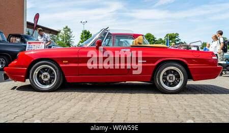 PAAREN IM GLIEN, ALLEMAGNE - le 19 mai 2018 Voiture de sport : Alfa Romeo Spider Série 4. Die Oldtimer Show 2018. Banque D'Images