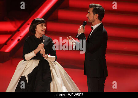 Mireille Mathieu, Florian Silbereisen, das der 100000 Adventsfest Lichter, Suhl, 01.12.2018 Banque D'Images