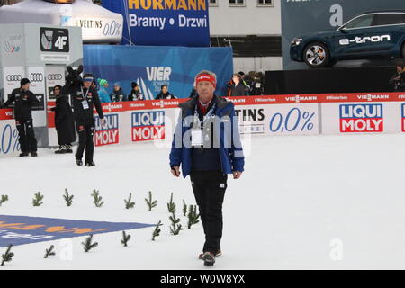 Walter Hofer (IF-Race-Direktor) auf dem Weg zur Siegerehrung Neujahrsskispringen Vierschanzentournee 2019 beim Écart Banque D'Images