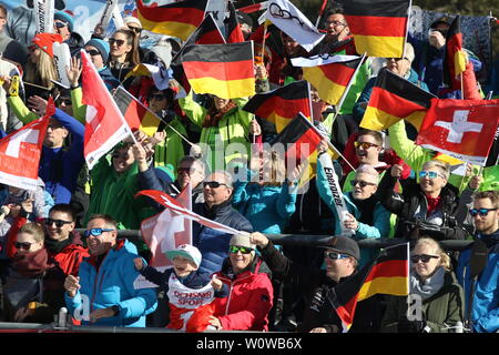 Stimmung grandiose bei Alt und jung beim FIS Ski Cross Weltcup auf dem Feldberg Banque D'Images