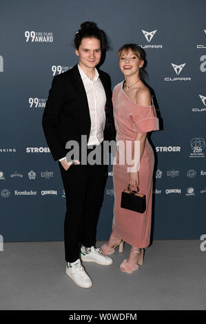 Tilman Pörzgen und Lina Larissa Strahl beim 99Fire Films Award während der Berlinale 2019 im Umspannwerk Alexanderplatz. Berlin, 14.02.2019 Banque D'Images