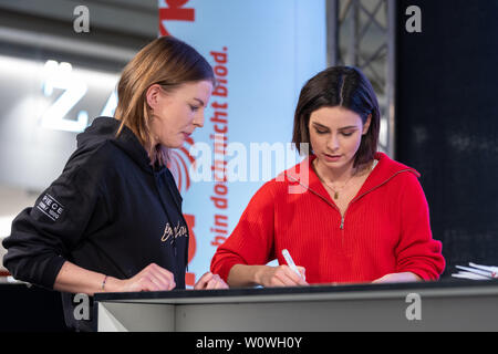 Lena Meyer-Landrut Autogrammstunde mit zu Ihrem Albumstart "seulement l'amour, l"'im ALEXA Berlin / 090419 Banque D'Images