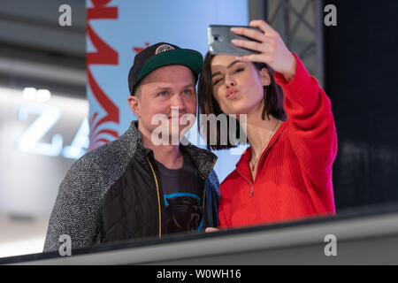 Lena Meyer-Landrut Autogrammstunde mit zu Ihrem Albumstart "seulement l'amour, l"'im ALEXA Berlin / 090419 Banque D'Images