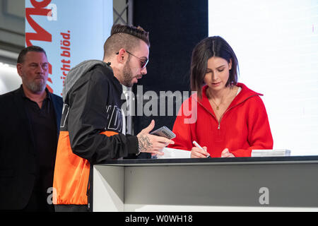 Lena Meyer-Landrut Autogrammstunde mit zu Ihrem Albumstart "seulement l'amour, l"'im ALEXA Berlin / 090419 Banque D'Images