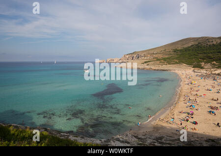 Les touristes à la plage de Cala Mesquida, Capdepera, Mallorca, Espagne Banque D'Images