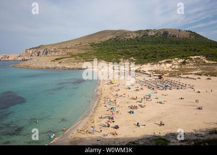 Les touristes à la plage de Cala Mesquida, Capdepera, Mallorca, Espagne Banque D'Images