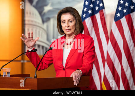 Washington, United States. 27 Juin, 2019. La Présidente de la Chambre Nancy Pelosi (D-CA) lors de sa conférence de presse hebdomadaire au Capitole à Washington, DC. Credit : SOPA/Alamy Images Limited Live News Banque D'Images