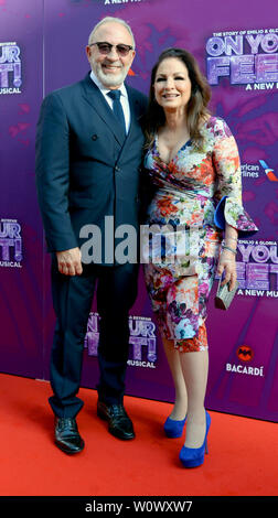 La photo doit être crédité ©Presse Alpha 078237 27/06/2019 Emilio et Gloria Estefan à vos pieds sur la presse musicale nuit lieu au London Coliseum à Londres. Banque D'Images