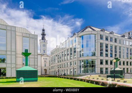 Les immeubles de bureaux à l'arrière de l'reconstruit Jablonowski Palace. Varsovie, Pologne, province de Mazovie. Banque D'Images