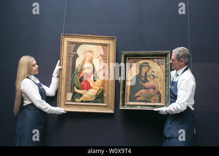 London UK. 28 juin 2019. Sotheby's techniciens avec une peinture : de gauche à droite, troisième capitaine d'Anagni, la Vierge et l'enfant, deux anges dans le verre, au-dessus de la mi-1230's, Estimation : € 200,000-300,00 ; Vierge et l'enfant, assis devant une fenêtre classique de Sandro Boticelli, estimation : €000 000 1,5,00,000-2,à la presse aperçu de Sotheby's Old Master Ventes qui British landscape paintings par Gainsborough, Turner et Constable, et les grandes Œuvres de la Renaissance et Baroque par Botticelli, Brueghel, Rubens, Liss & Wtewael et œuvres récemment découverte par Diego Velázquez et Rosso Fiorentino. Cred Banque D'Images