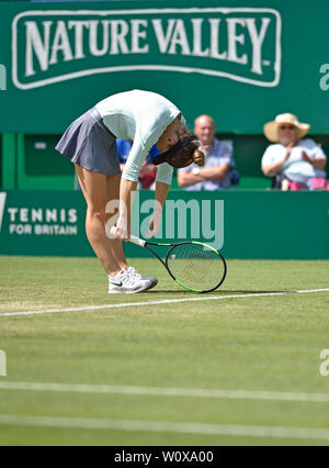 : Simona (Rom) Jouer en double féminin à la Nature Valley International tennis dans le Devonshire Park, Eastbourne, Royaume-Uni. 28 Juin, 2019. Banque D'Images