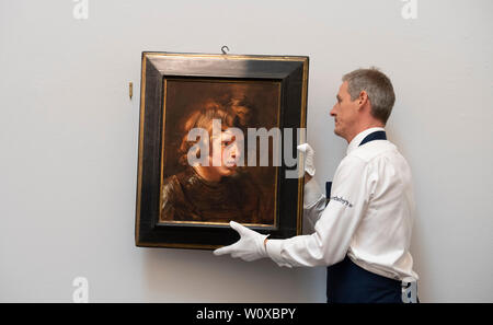 Sotheby's, Londres, Royaume-Uni. 28 juin 2019. Principales oeuvres de Botticelli, Brueghel, Rubens et paysages par Gainsborough, Turner et l'agent dans l'un des plus précieux des ventes Old Masters jamais organisée, qui aura lieu le 3 juillet 2019. Image : Peter Paul Rubens, chef d'un jeune guerrier. 2,5 à 3,5 millions € l'estimation. Credit : Malcolm Park/Alamy Live News. Banque D'Images