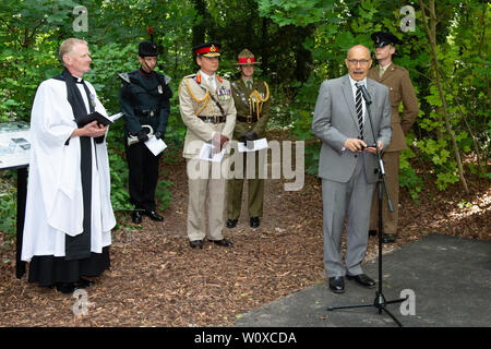 Bulford, Wiltshire, Royaume-Uni. 28 juin 2019. Dignitaires et invités étaient présents à l'inauguration d'un signe du patrimoine a commandé par le gouvernement néo-zélandais pour commémorer le centenaire depuis l'achèvement de l'Bulford Kiwi et en reconnaissance de la Néo-Zélandais basé au camp de toile de 1914 à 1919. Sur la photo : Révérend Nick Adley, le Maj Gen Neil Sexton, Lt Col Emma Thomas, Rt Hon Sir Jerry Mateparae. Crédit : Peter Manning/Alamy Live News Banque D'Images