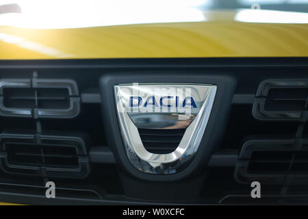 Bucarest, Roumanie - 28 juin 2019 : les détails avec le logo de la voiture Dacia fabricant roumain Banque D'Images