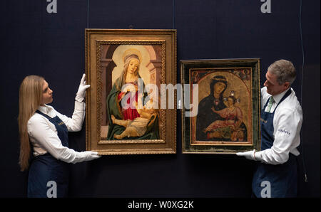 Sotheby's, Londres, Royaume-Uni. 28 juin 2019. Principales oeuvres de Botticelli, Brueghel, Rubens et paysages par Gainsborough, Turner et l'agent dans l'un des plus précieux des ventes Old Masters jamais organisée, qui aura lieu le 3 juillet 2019. (L à r) : Sandro Bottocelli et Studio, vierge et l'enfant, assis devant une fenêtre classique. Estimation £1,200,000-2,000 000 ; plus tôt dans la vente de peinture, autour de la mi-1230s, troisième maître de séchoir Anagi, La Vierge et l'enfant, deux anges dans le verre ci-dessus. Estimation £200,000-300,000. Credit : Malcolm Park/Alamy Live News. Banque D'Images