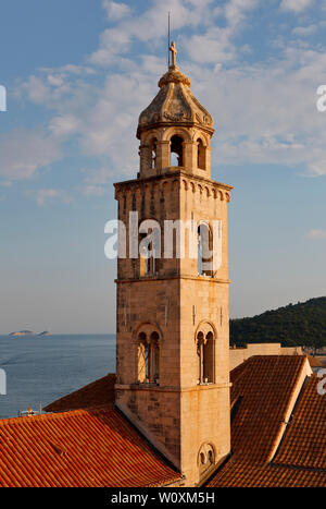 Monastère dominicain, vue sur le clocher depuis les remparts de la ville, Dubrovnik, Croatie Banque D'Images