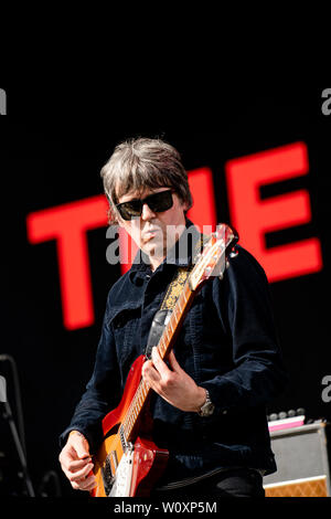 Bergen, Norvège - Juin 12th, 2019. Le groupe de rock anglais The Charlatans effectue un concert live au cours de la fête de la musique 2019 Bergenfest norvégien de Bergen. Ici le guitariste Mark Collins est vu sur scène. (Photo crédit : Gonzales Photo - Jarle H. MEO). Banque D'Images