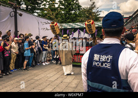 Tokyo - le 18 mai 2019 : Sanja Matsuri Festival foule à Asakusa, Tokyo, Japon Banque D'Images