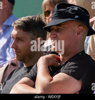 Stoke Poges, España. 28 Juin, 2019. Voir à droite le joueur de tennis professionnel américain et ancien numéro un mondial de tennis Andre Agassi assiste à quatre jours de la Boodles à Stoke Park Country Club, hôtel et spa. Credit : Maureen McLean/Alamy Live News Banque D'Images