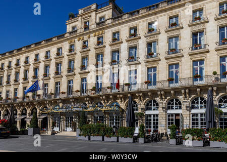 L'Hôtel Intercontinental, sur la Place de la Comédie, Bordeaux, France. Bâtiment du xviiie siècle avec une façade d'inspiration néoclassique. Banque D'Images