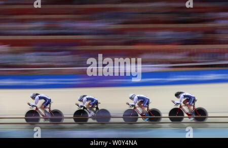 La Grande-Bretagne (gauche-droite) Josie Chevalier, Megan Barker, Jenny Holl et Jessica Roberts sur leur façon de prendre la médaille d'argent à la poursuite féminine au vélodrome de Minsk, au cours de la huitième journée de l'European Games 2019 à Minsk. Banque D'Images