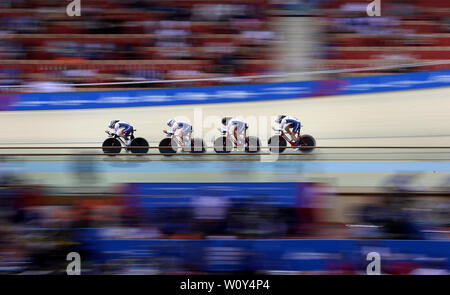 La Grande-Bretagne (gauche-droite) Megan Barker, Jenny Holl, Jessica Roberts et Josie Knight sur leur façon de prendre la médaille d'argent à la poursuite féminine au vélodrome de Minsk, au cours de la huitième journée de l'European Games 2019 à Minsk. Banque D'Images