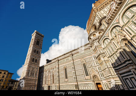 La cathédrale de Florence (Duomo di Firenze) et clocher de Giotto, la Toscane en Italie. Santa Maria del Fiore (1296-1436) site du patrimoine mondial de l'UNESCO Banque D'Images