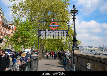 La station de métro Westminster à Londres, Royaume-Uni Banque D'Images