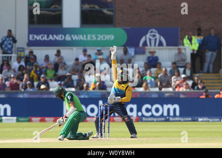 CHESTER LE STREET, Angleterre 28 juin Sri Lanka's Kusal Perera appel pour une Afrique du Sud contre l'FPN Hashim Amla au cours de l'ICC Cricket World Cup 2019 match entre le Sri Lanka et l'Afrique du Sud au Emirates Riverside, Chester le Street le vendredi 28 juin 2019. (Crédit : Mark Fletcher | Crédit : MI News & Sport /Alamy Live News Banque D'Images