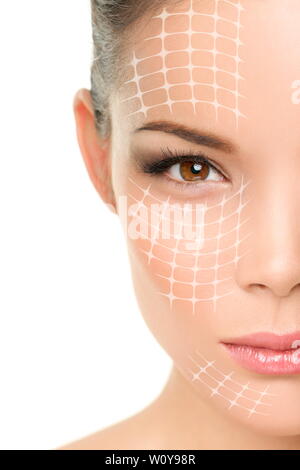 Ascenseur de visage traitement anti-vieillissement - Asian woman portrait avec des lignes graphiques montrant la levée du visage d'effet sur la peau. Banque D'Images