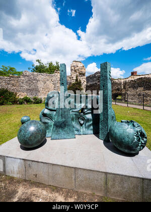 Balls Head ou l'interprétation de ruines, Sculpture, Reading Abbey Ruins, Reading, Berkshire, Angleterre, RU, FR. Banque D'Images